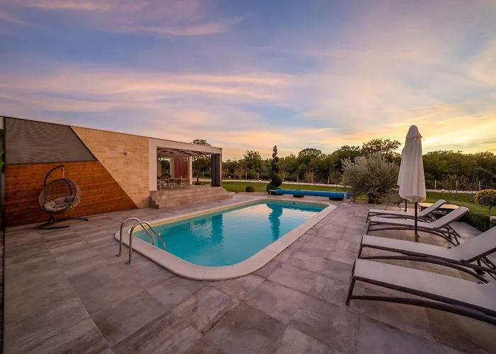 Вилла Royal Four Нин