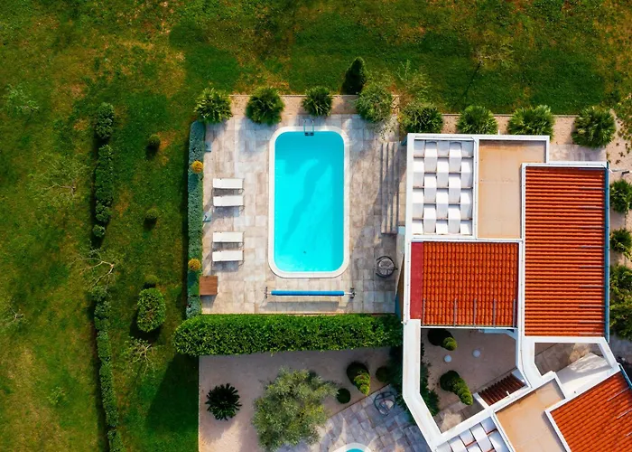 Royal Four Вилла Нин