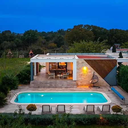 Villa Royal Four Nin