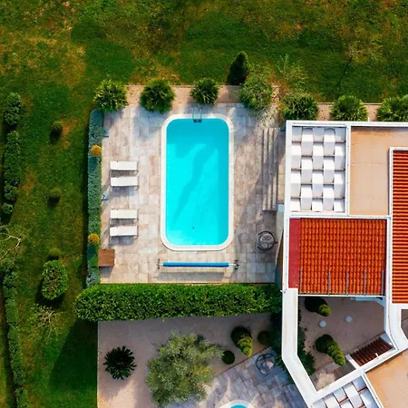 Royal Four Villa Nin